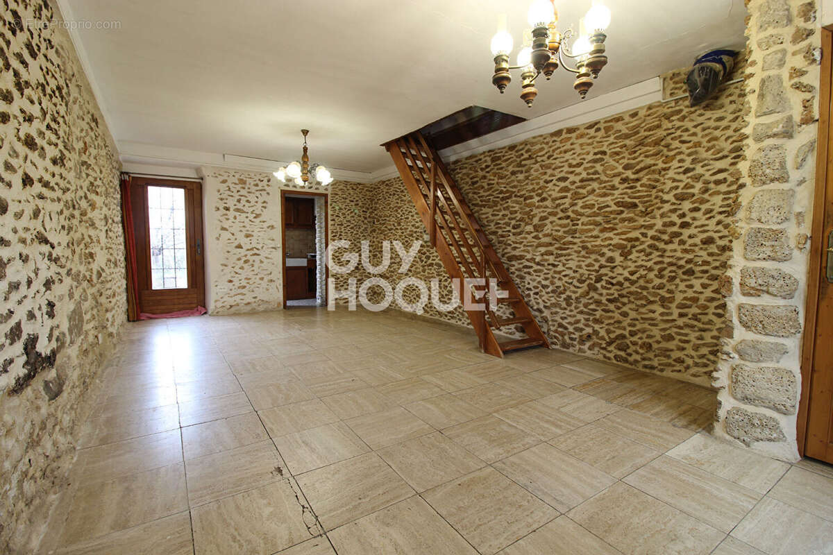 Maison à GUIGNES
