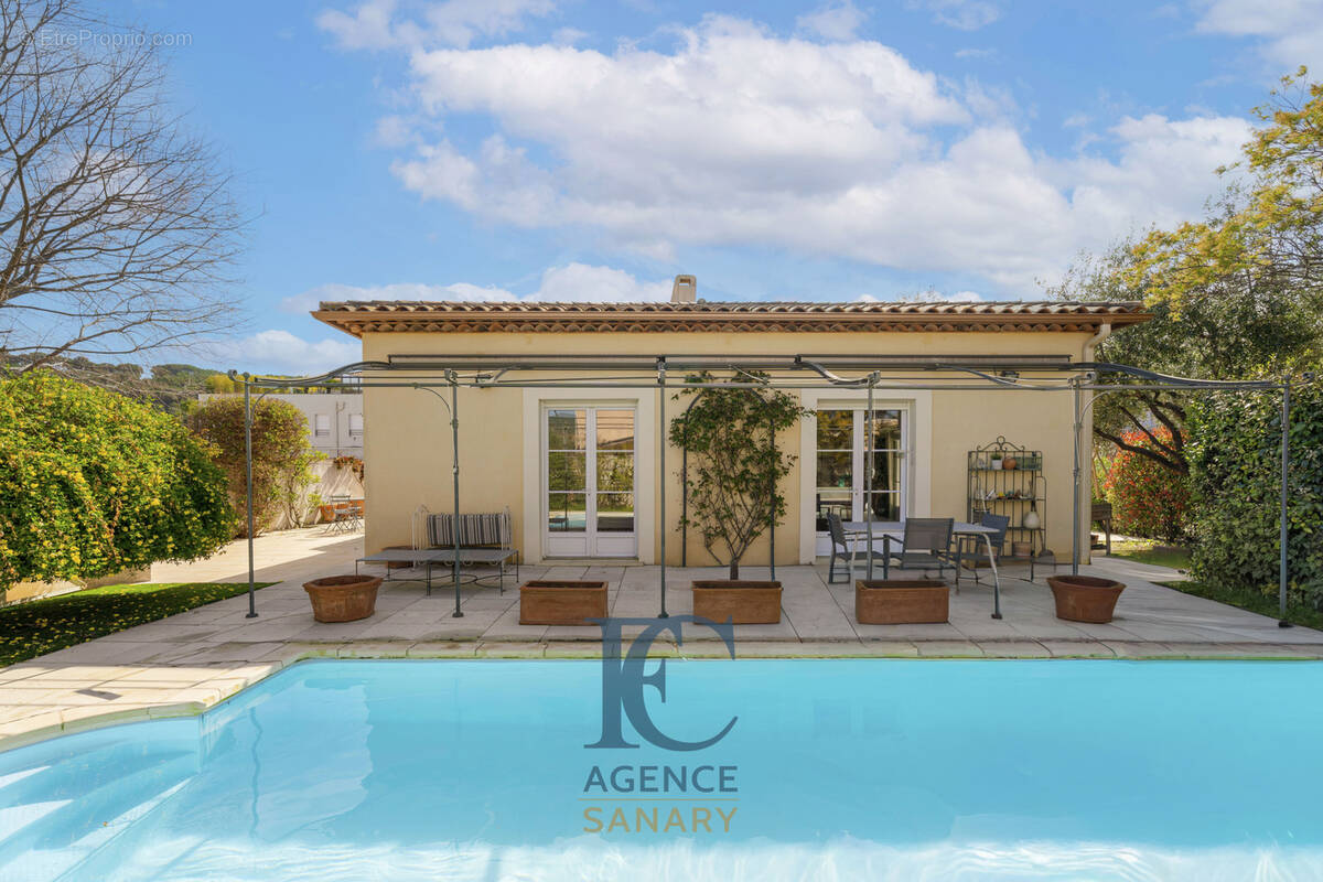 Maison à SAINT-CYR-SUR-MER