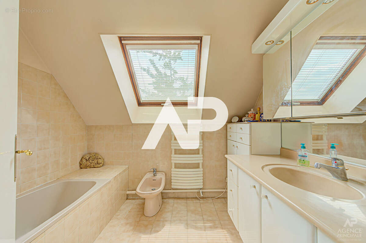 Maison Rueil Malmaison 7 pièce(s) 169 m2 - photo 11