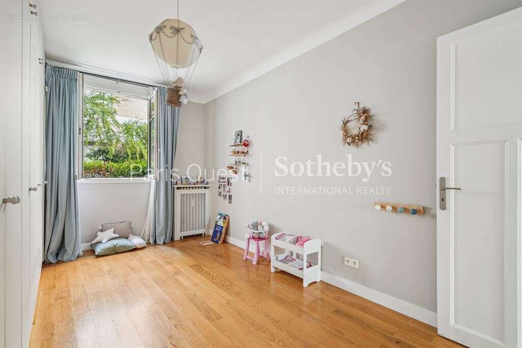 Appartement à NEUILLY-SUR-SEINE
