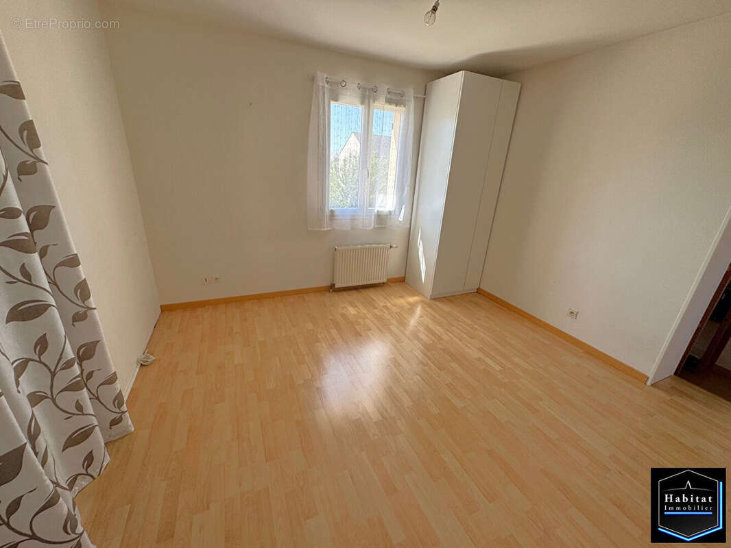 Maison à PEROY-LES-GOMBRIES