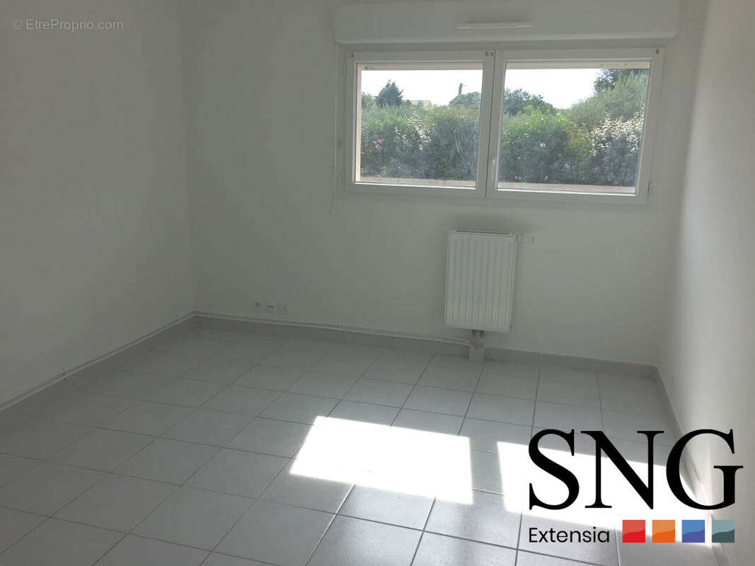 Appartement à GARONS