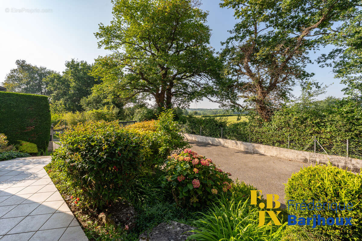 Maison à SAINT-GENIS-LES-OLLIERES
