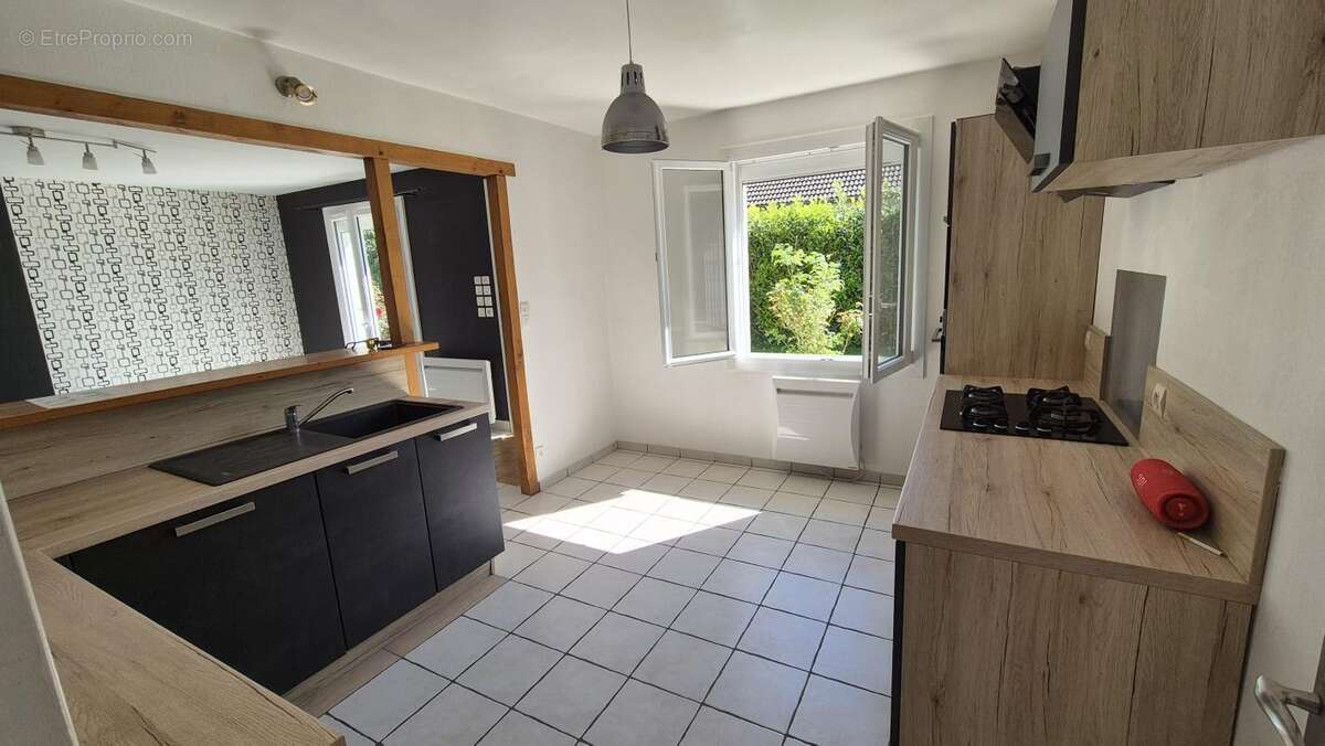 Maison à CONDE-SUR-VIRE