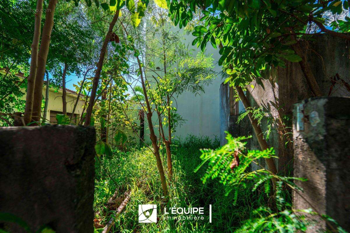 Terrain à SAINT-DENIS