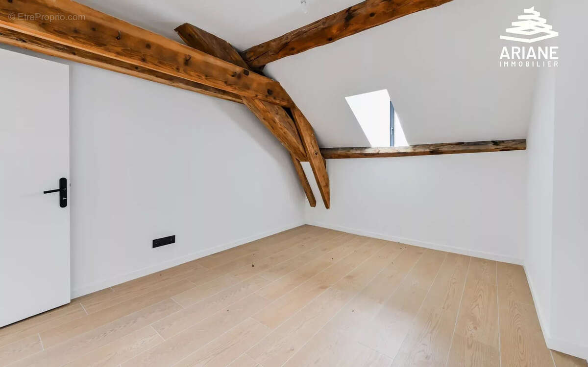 Appartement 100 m² à Vourles  - photo 8