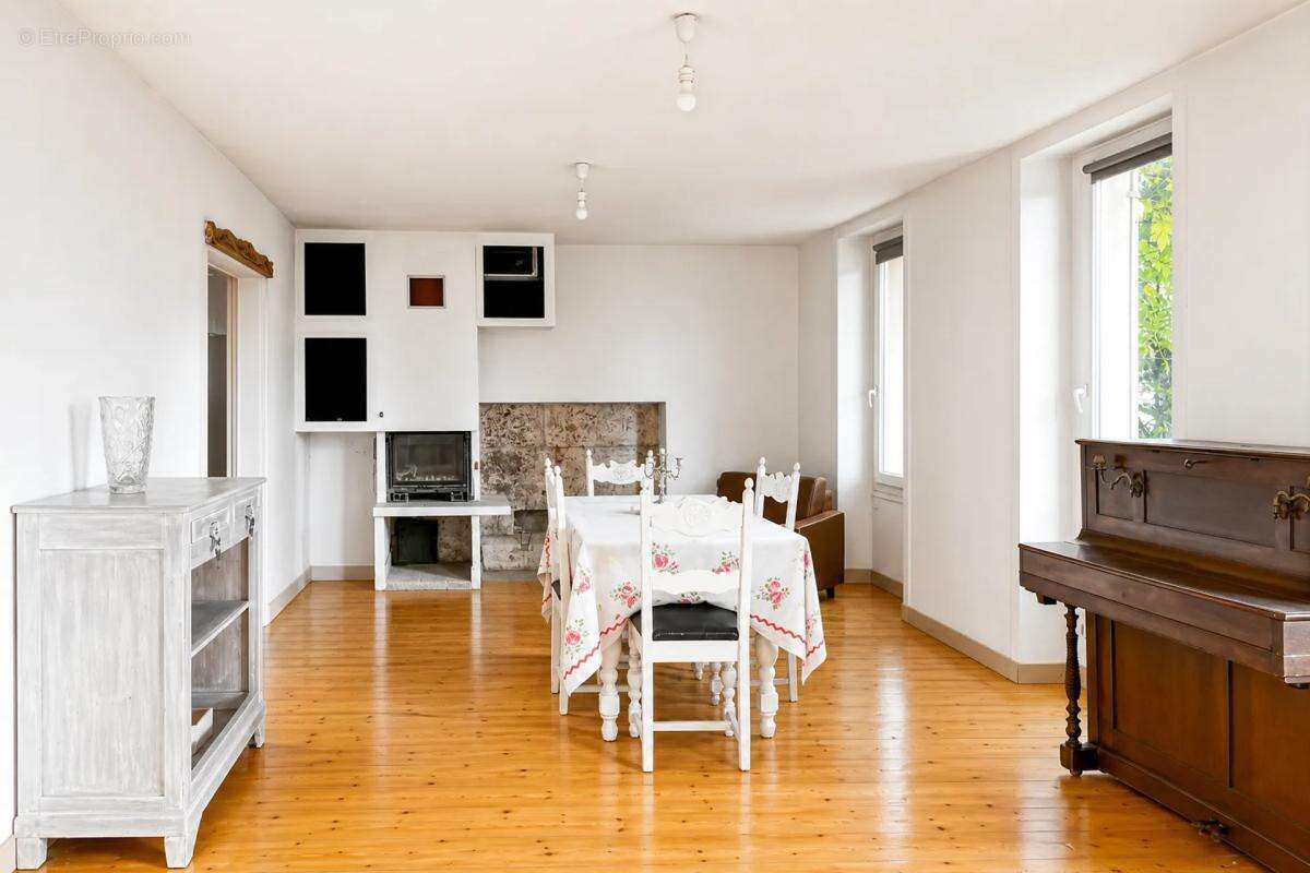 Maison de maître de 222m² à Pergain-Taillac - photo 16