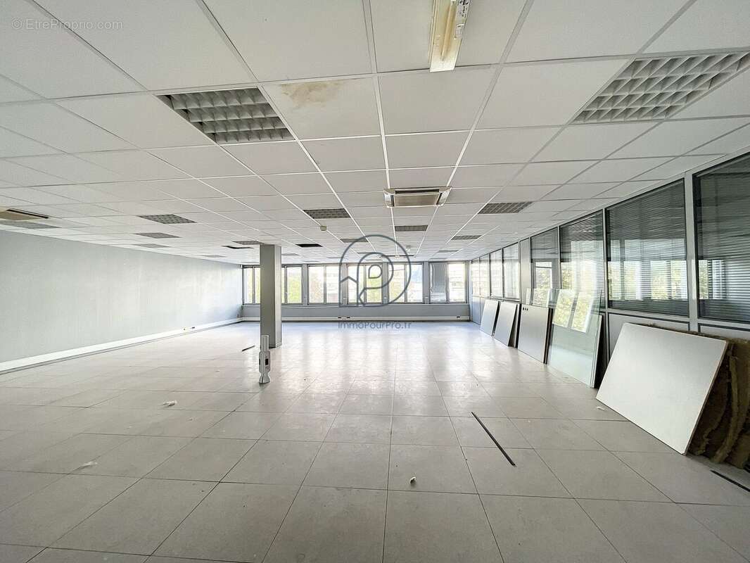 Commerce 1842 m² à Mons-En-Baroeul  - photo 6
