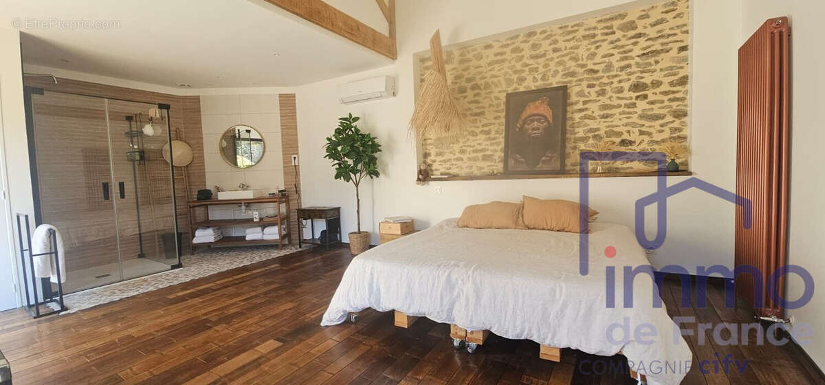 Maison à LA TOUR-EN-JAREZ