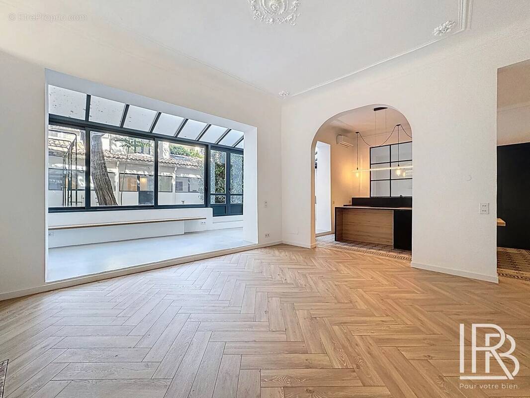 Appartement à MARSEILLE-1E