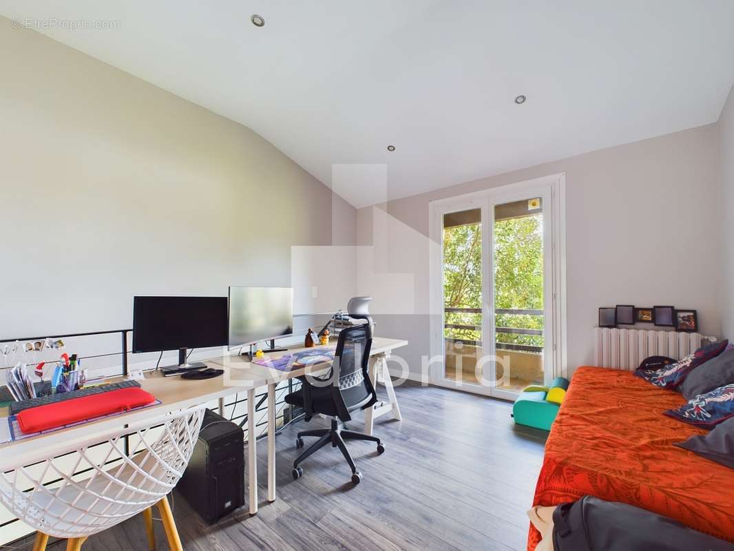 Maison 5 pièces de 130 m² sur un terrain de 800 m² avec piscine  - photo 12