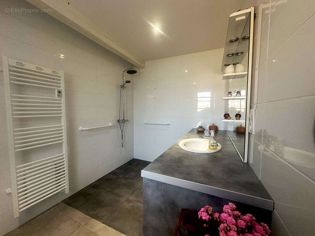 À vendre Maison/Appartement T5 entièrement rénové proche gare avec terrasse - photo 8