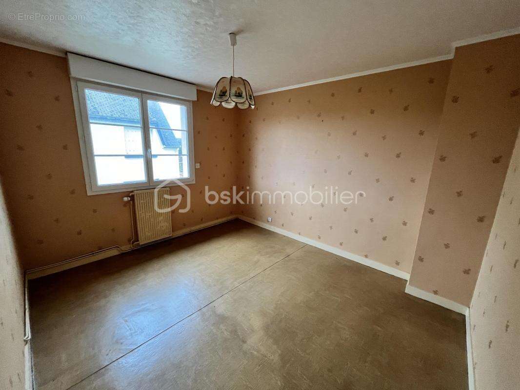 Maison Familiale - Idéal Premier Achat ou Projet de Rénovation ! - photo 11