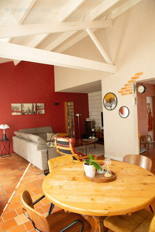 La Roche-sur-Yon Sud, sur la commune d'Aubigny, maison de style rétais de 179 m², 5 chambres, 2334 m² avec piscine - photo 7