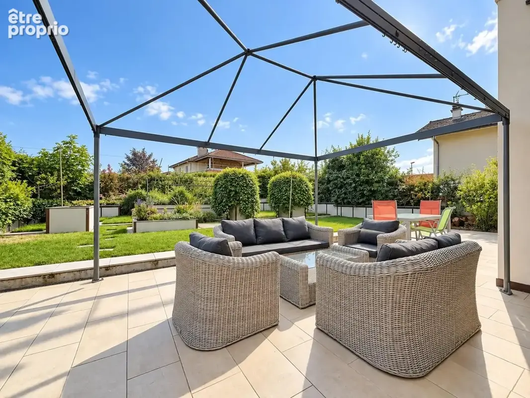CHENS-SUR-LÉMAN – Maison 140 m² avec jardin arboré, garage et beaux volumes - photo 2