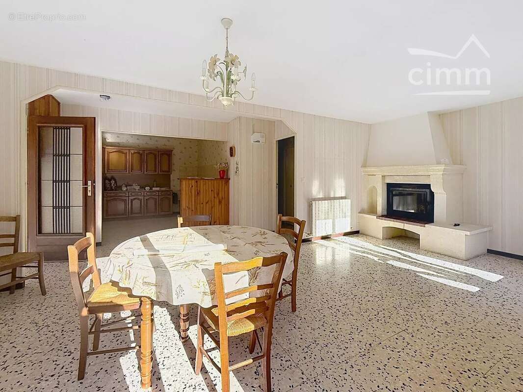 Maison à PERNES-LES-FONTAINES