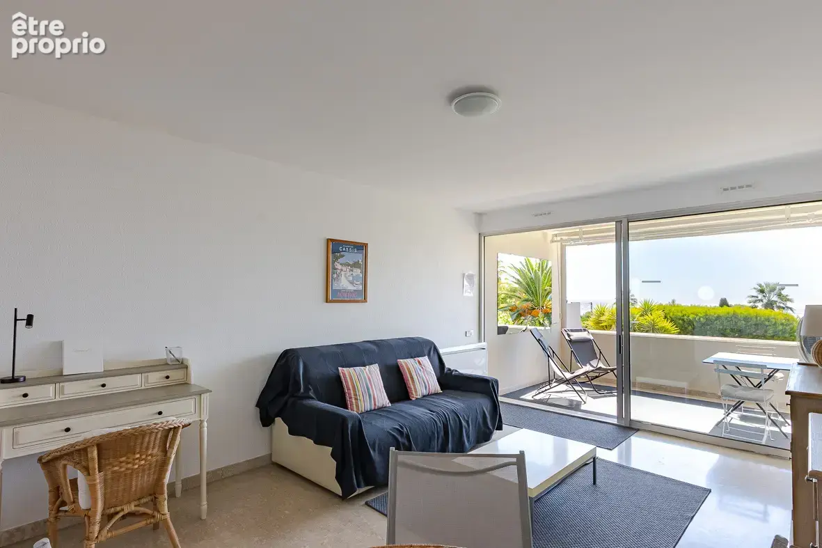 13260 Cassis , au premier étage de la résidence : « Grand Large », Joli T2 de 42 m2 plus terrasse/loggia de 10 - photo 4
