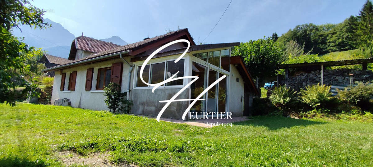 Maison à LA COMBE-DE-LANCEY