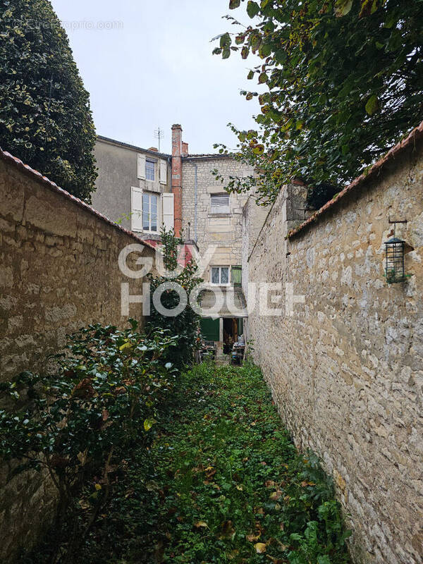 Maison à FONTENAY-LE-COMTE