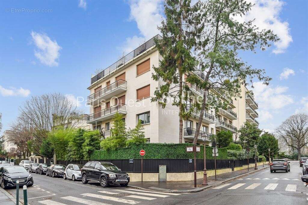 Appartement à NEUILLY-SUR-SEINE