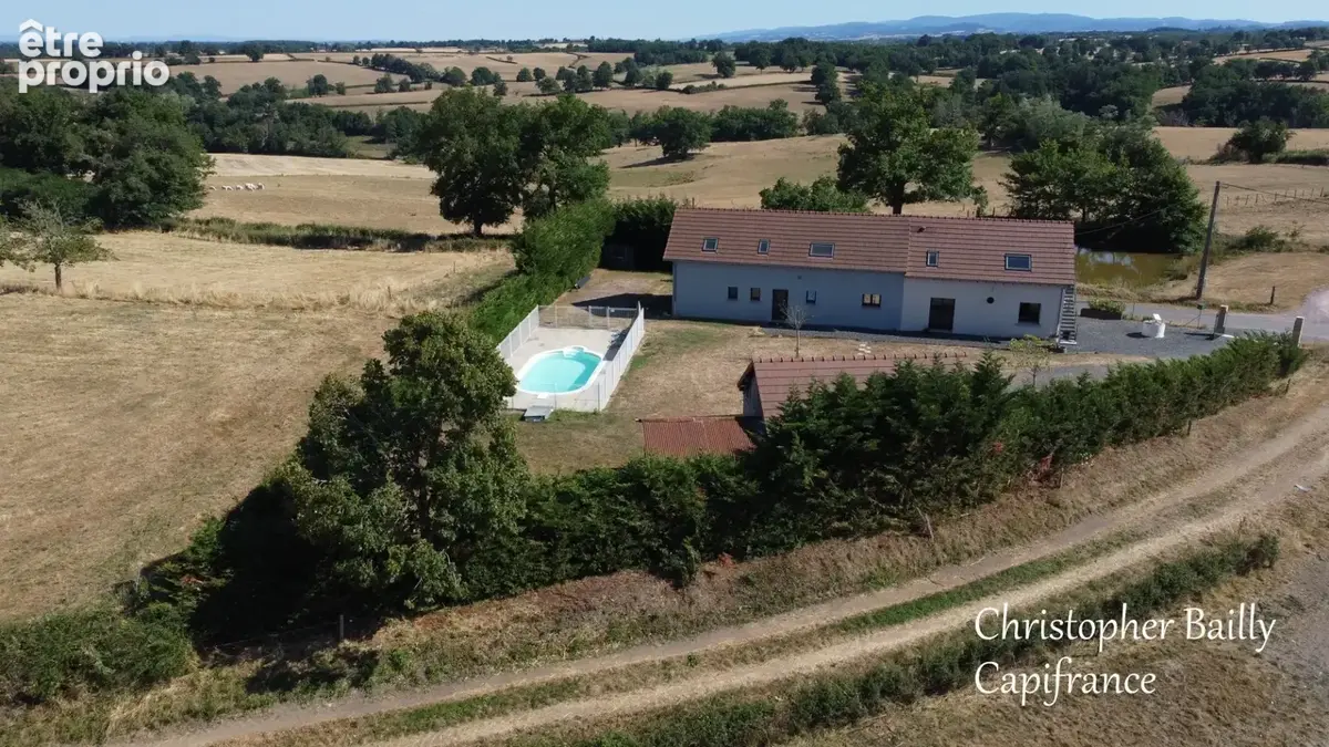 Belle longère rénovée en 2021, avec de beaux volumes, sur un terrain de 2 hectares - photo 2