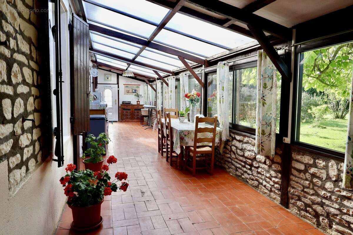 Maison à MAIRE-LEVESCAULT