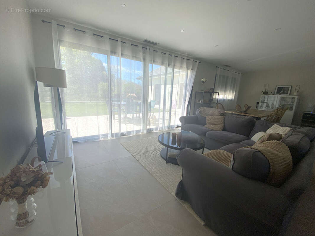 Maison à SERRES-CASTET