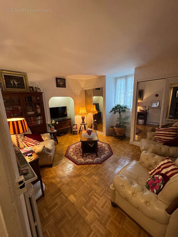 Appartement à PARIS-17E