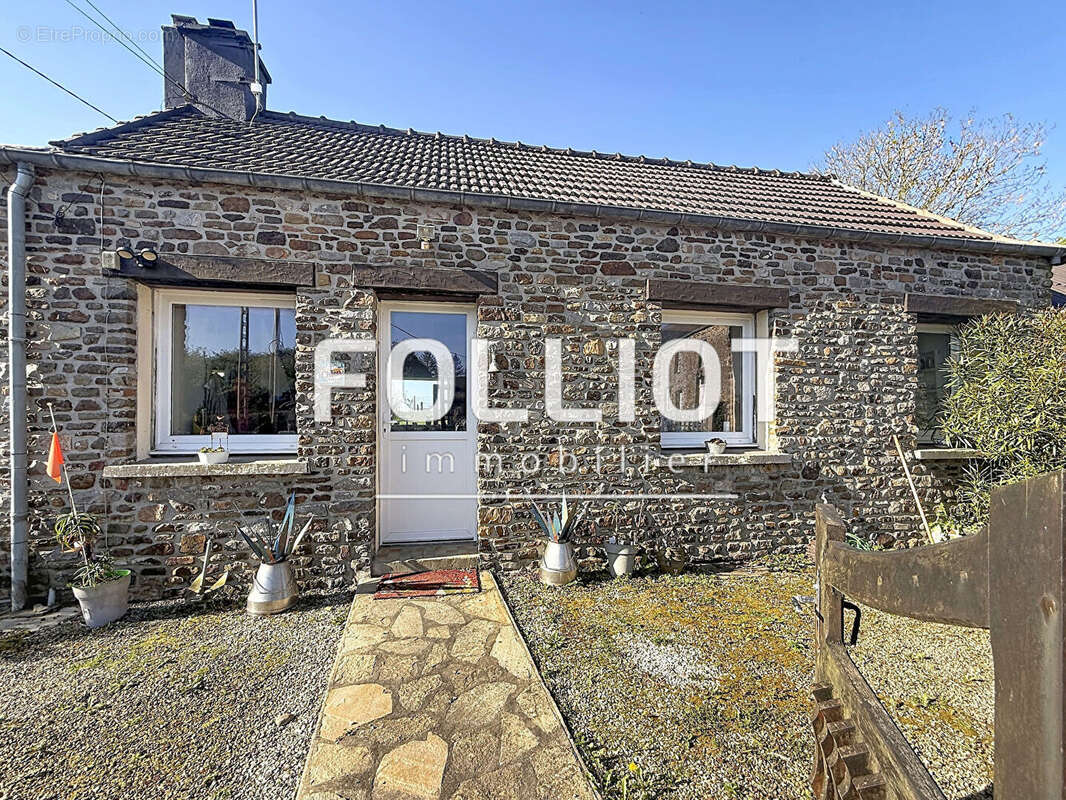 A Vendre Maison en pierres à Port-bail-sur-mer avec autonomie de plain pied et jardin bien exposé! - photo 2