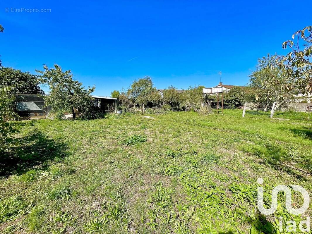 Photo 1 - Terrain à LATHUS-SAINT-REMY