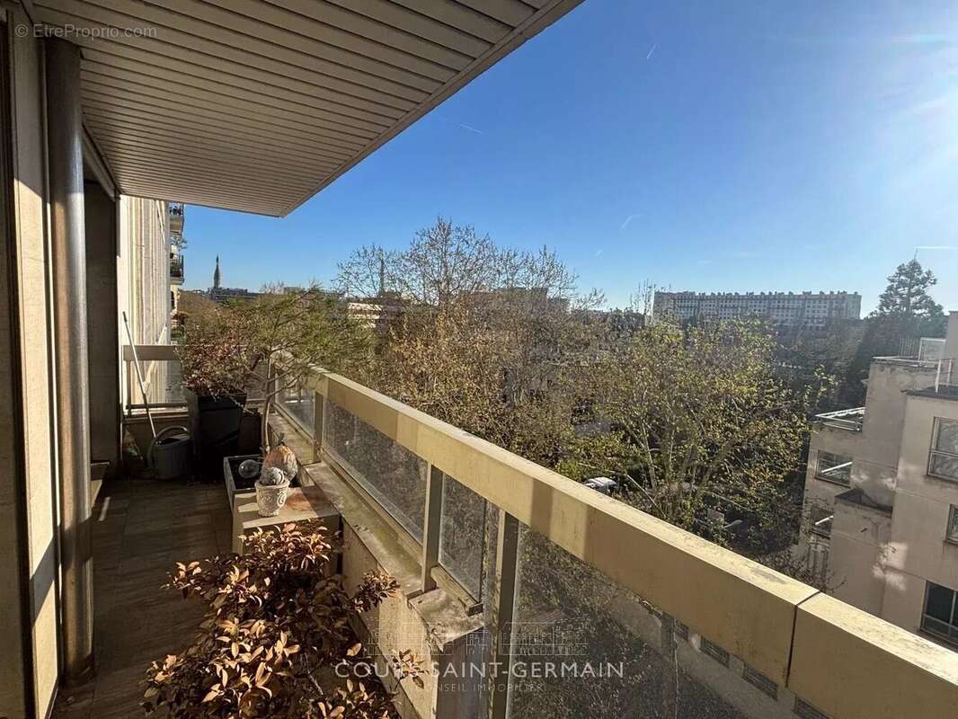 Appartement à PARIS-16E