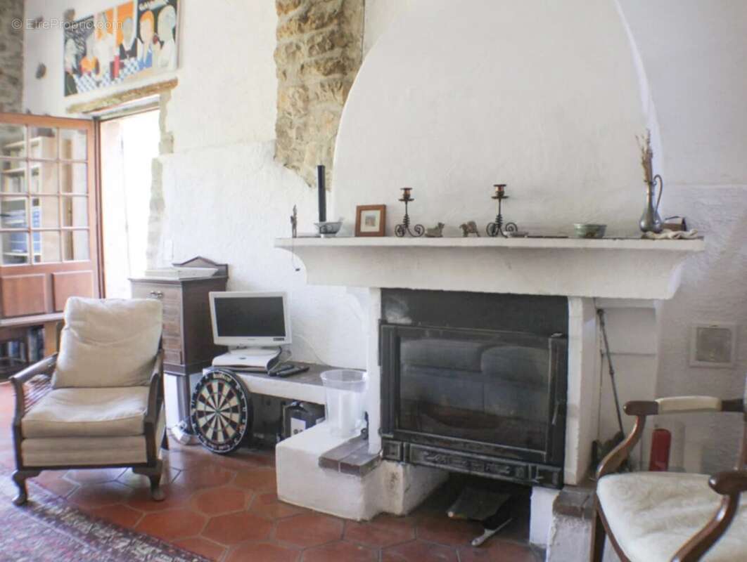 Maison à ENTRECASTEAUX