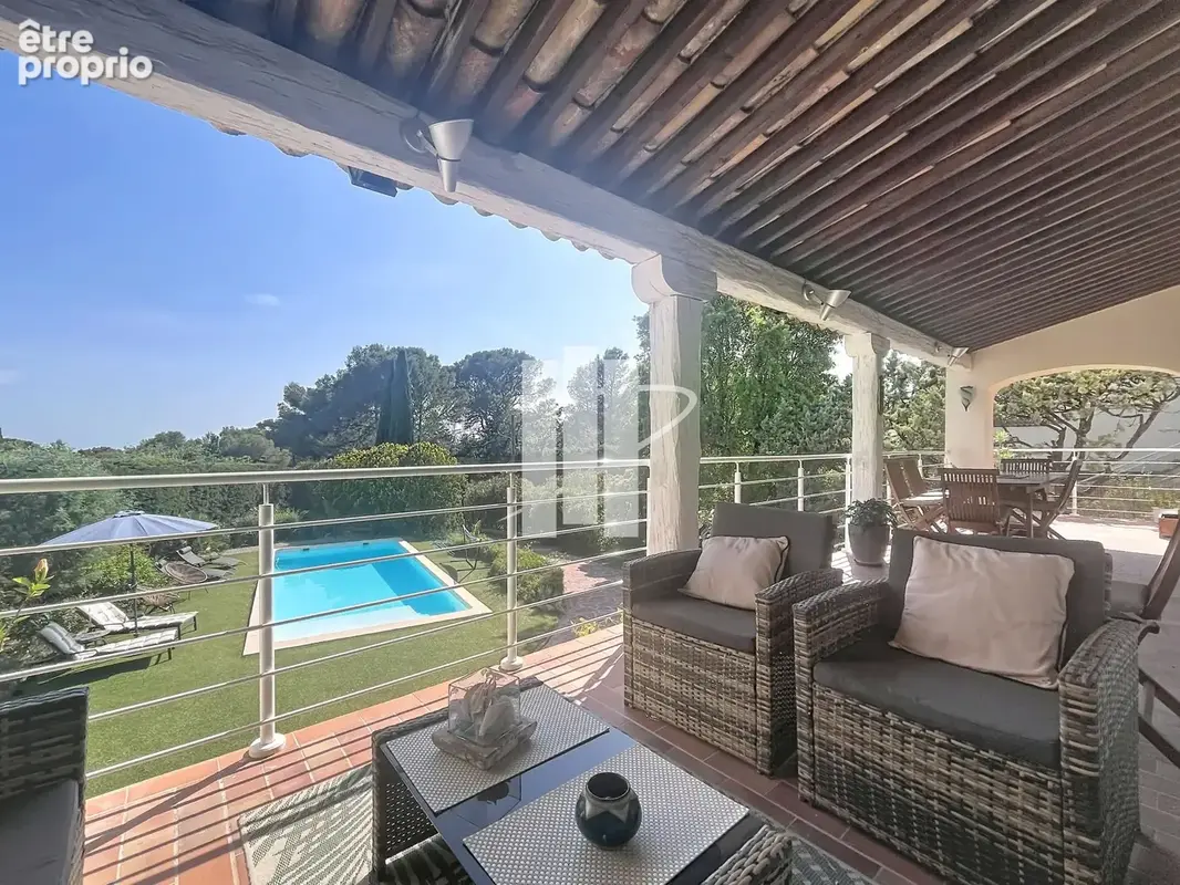 Villa de caractère au Calme en fond d'impasse avec vue mer à Boulouris - photo 3