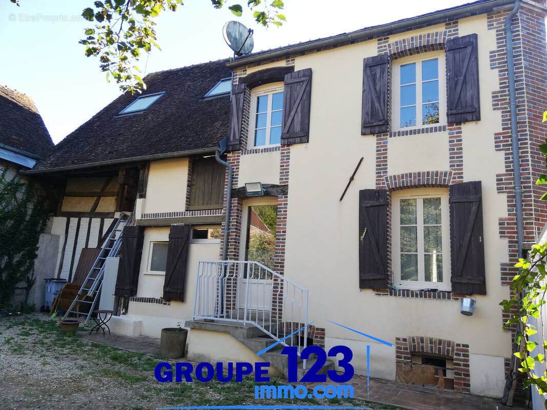 Maison à LA FERTE-LOUPIERE