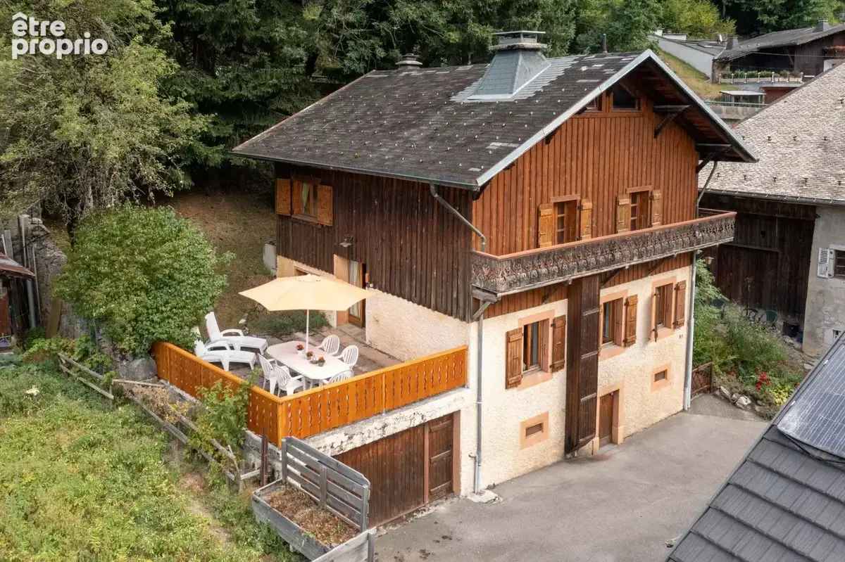 Un chalet traditionnel de 6 chambres et 4 salles de bain dans un hameau recherché proche du centre de Morzine - photo 2