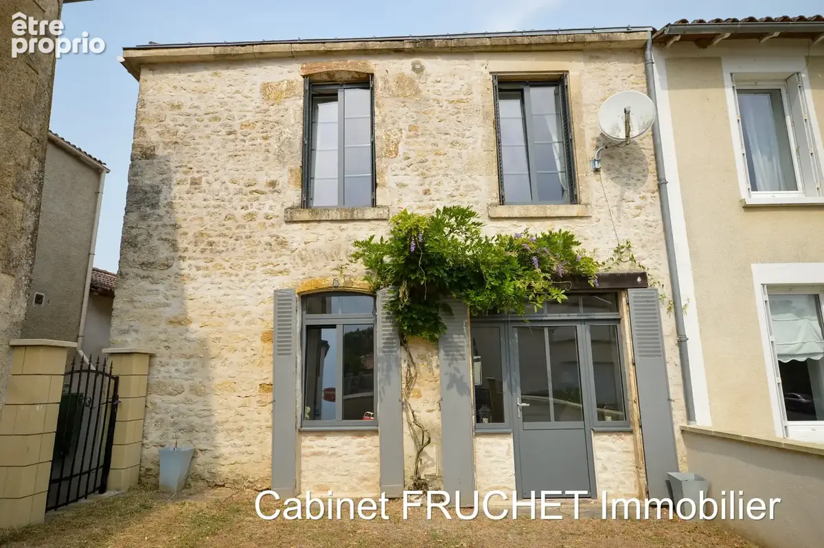 Maison à LA CAILLERE-SAINT-HILAIRE