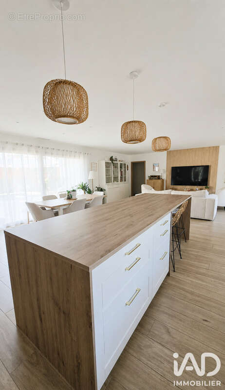 Maison 140 m² à Salles  - photo 6