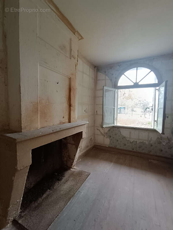 Maison 320 m² à Saint-Martin-Du-Bois  - photo 9