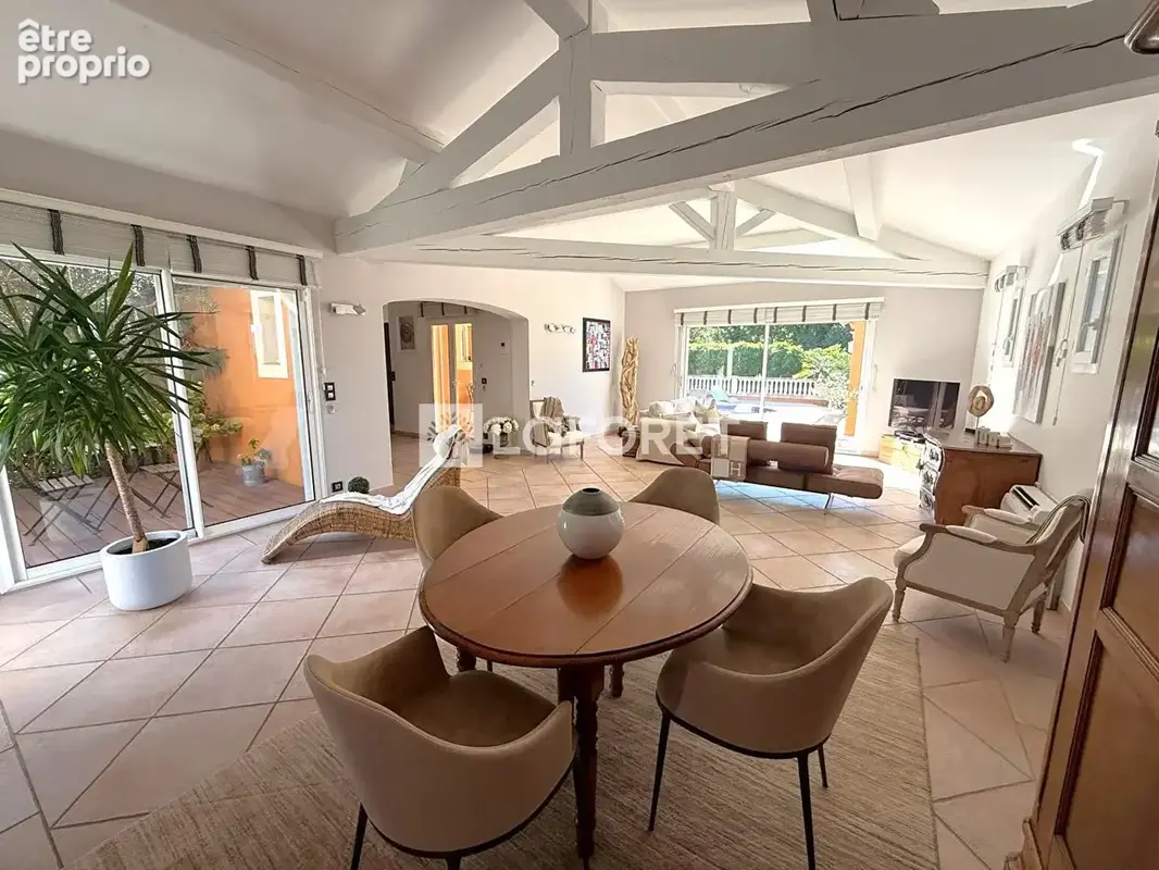 Villa d'architecte 5 pièces de 170 m2 avec piscine et vue dégagée - photo 3