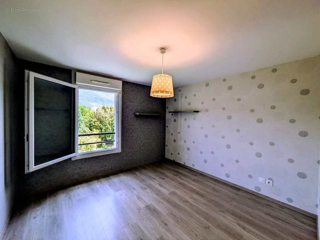 Dernier etage! tres jolie vue sur les montagnes ! - photo 9