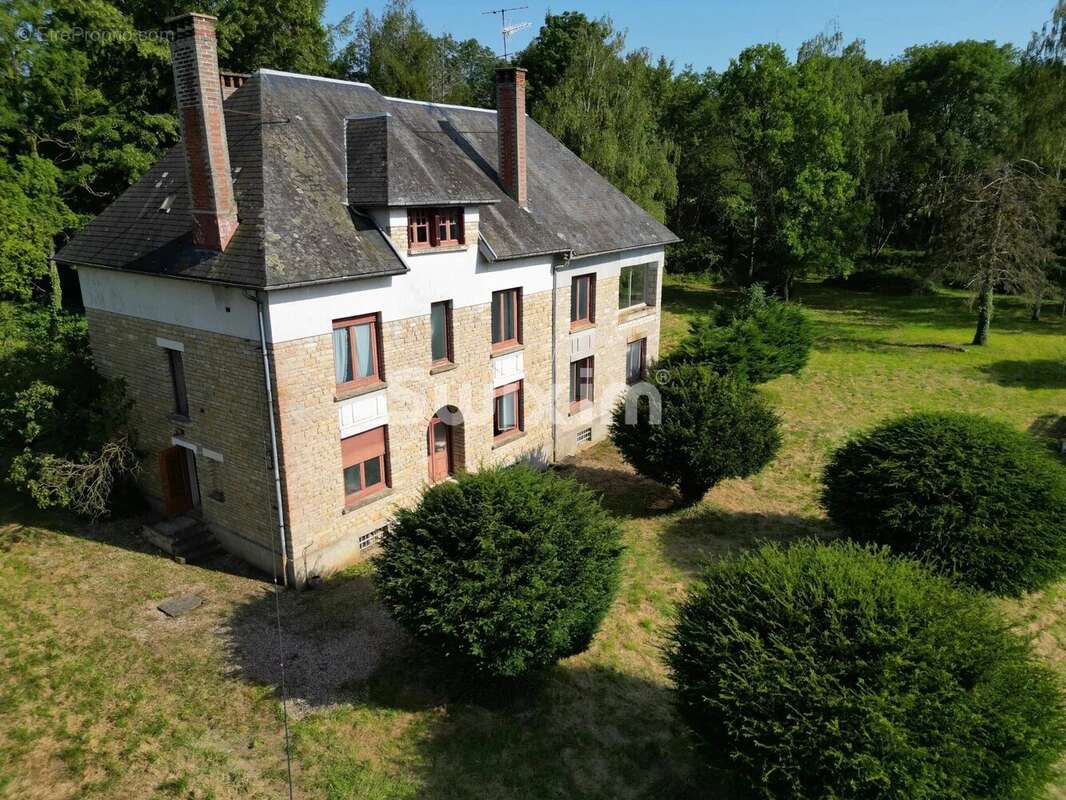 Maison à AVALLON