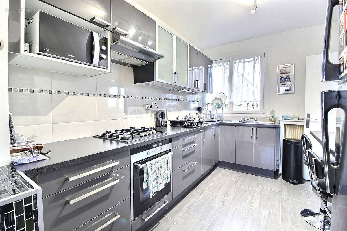 Appartement à VILLENEUVE-LA-GARENNE