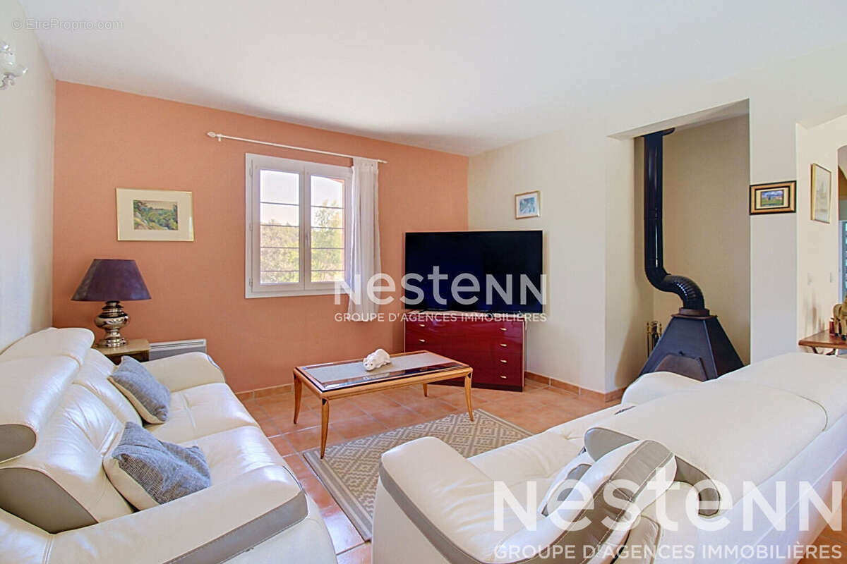A VENDRE Maison Le Thoronet 6 pièce(s) 130 m2- Terrain 1026m2- Piscine- proche des commerces - photo 5
