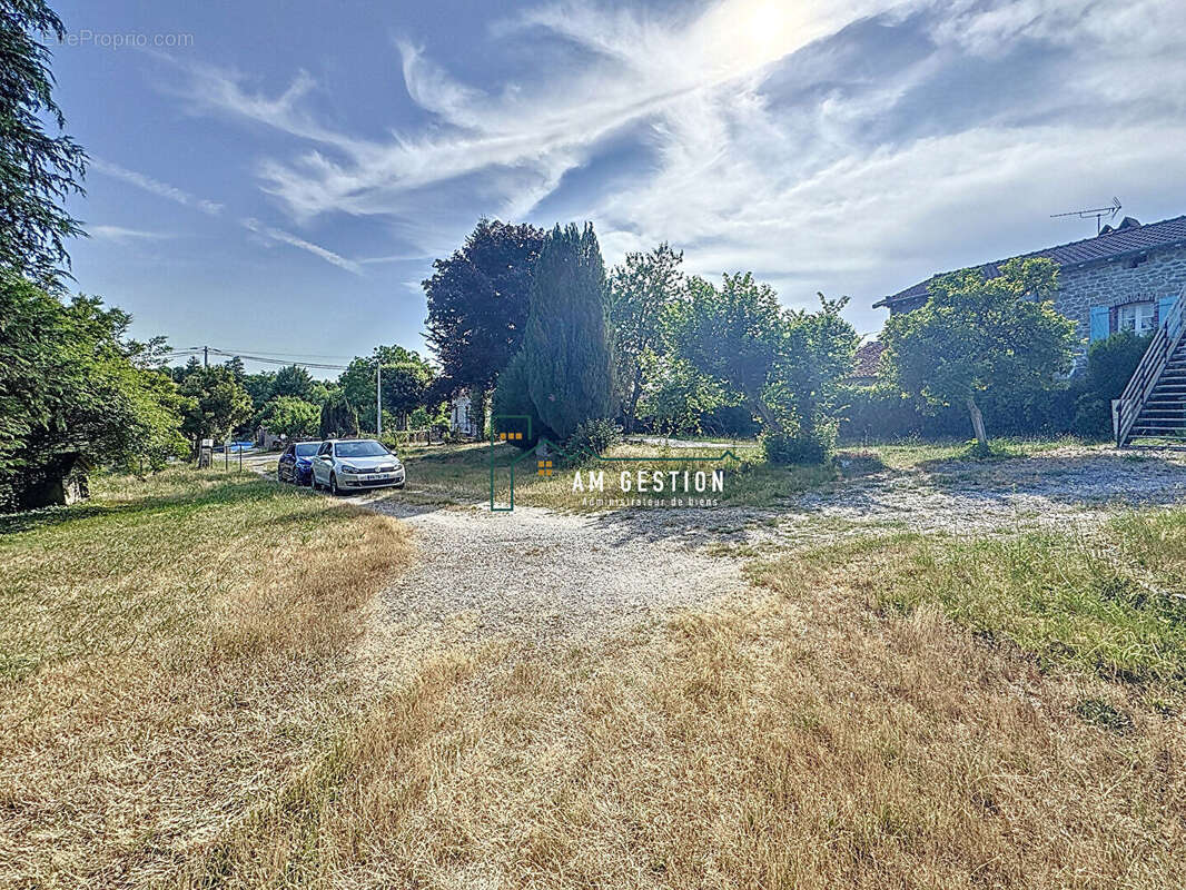 Maison à COMPREIGNAC