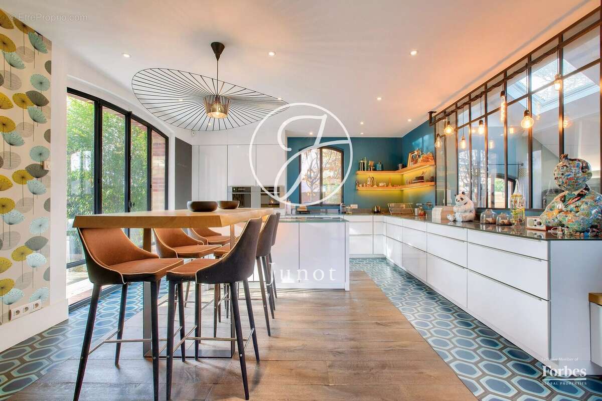 Vaucresson - PLATEAU DE CAZES - Maison 292 m² - 4 chambres - Terrain 720m² - photo 9