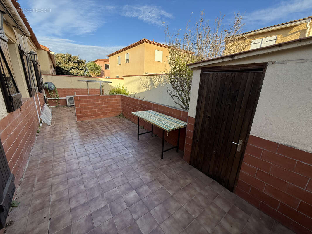 Maison à SAINT-LAURENT-DE-LA-SALANQUE