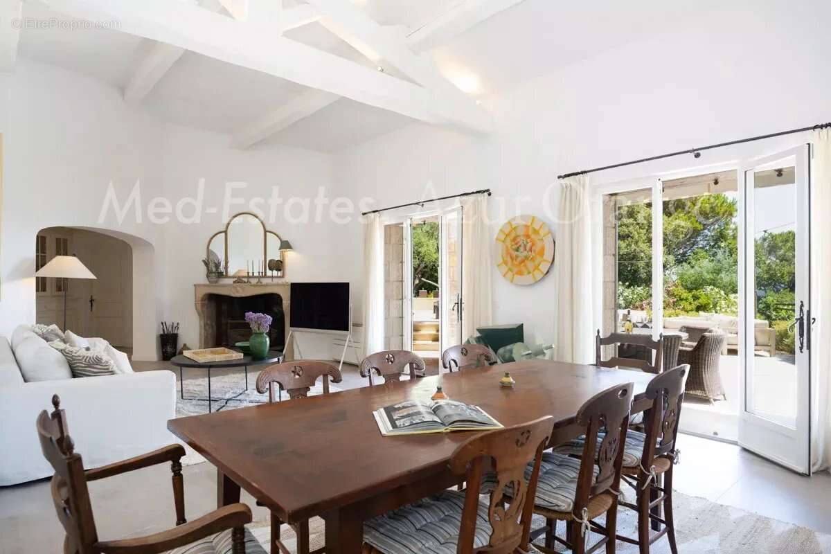 Villa d'exception avec vue panoramique à Grimaud. - photo 3