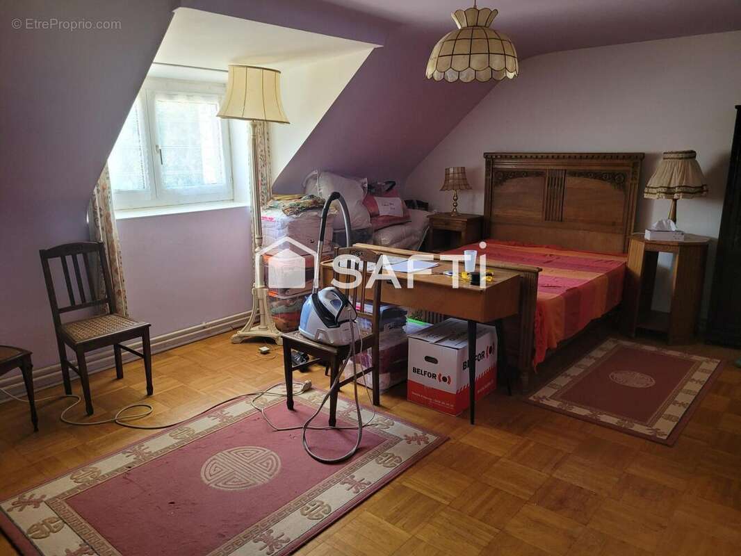 Maison 207 m² à Saint-Hernin  - photo 8