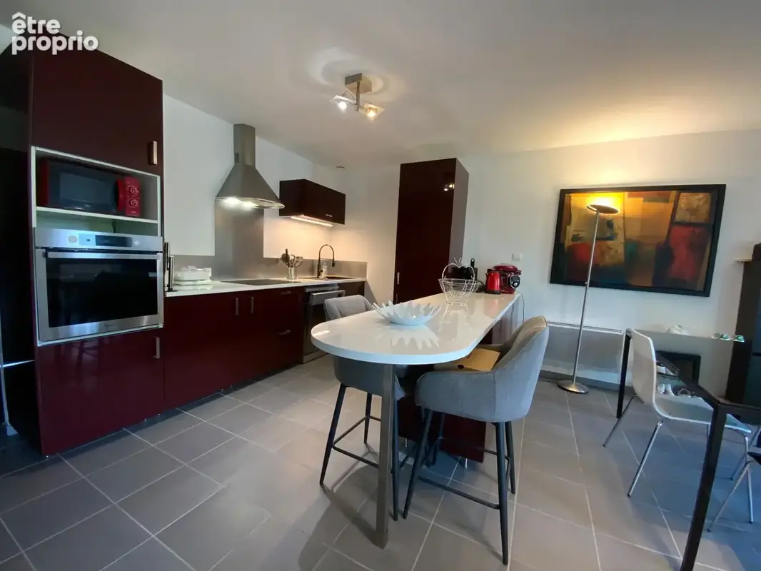 A feurs (42). appartement  t3  relooké  avec  place de parking ,  quartier calme - photo 2