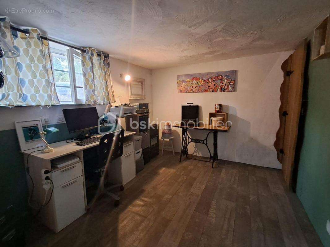Charmante maison rénovée de 156 m² avec piscine et jardin - photo 10